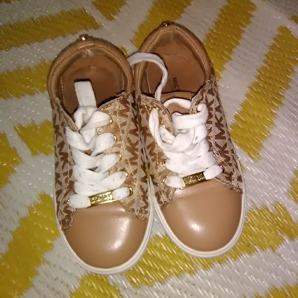Michael Kors Girls size 11